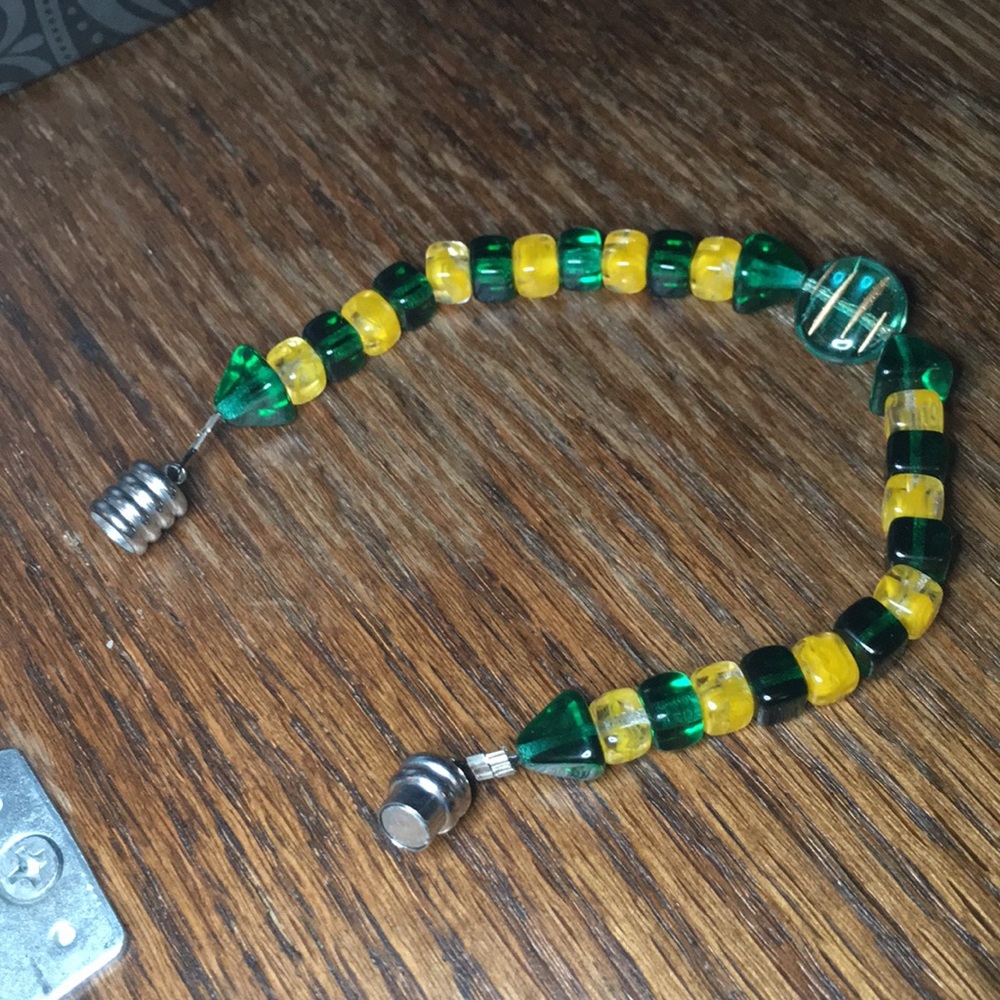 Green & Yellow Glass Bracelet - Picture 3 of 6